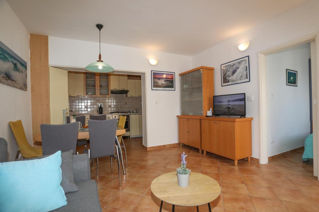 Adria Apartment ฮวาร์ ภายนอก รูปภาพ