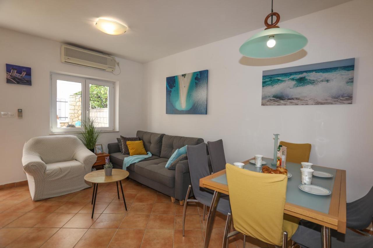 Adria Apartment ฮวาร์ ภายนอก รูปภาพ